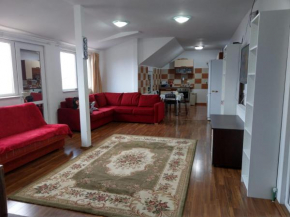 Apartament 5 camere cu balcon Costinesti plaja 5 minute Nucilor 6